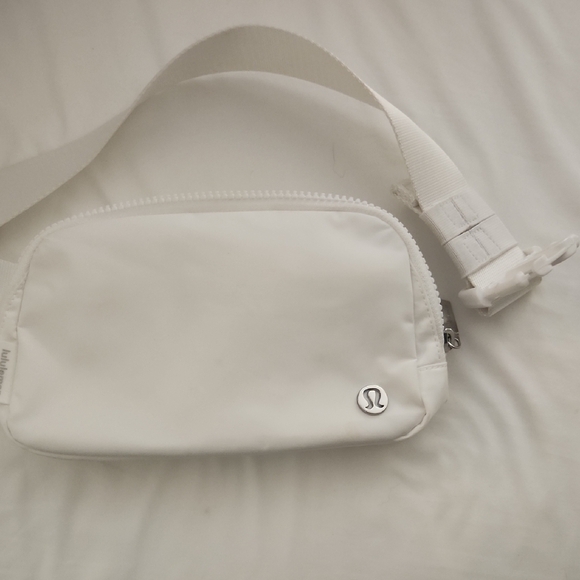 Lululemon White Crossbody Bag - Picture 2 of 5